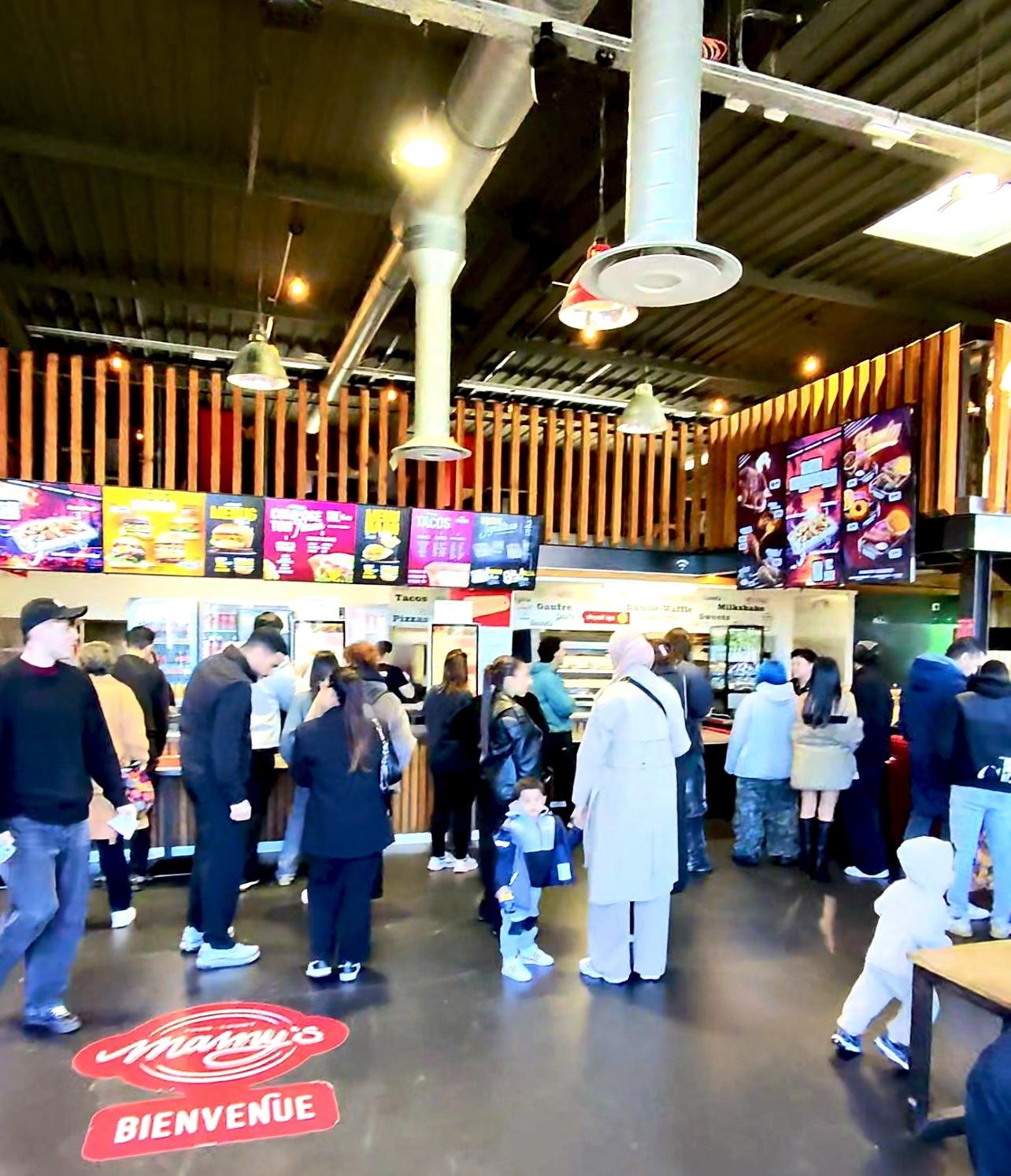 Salle intérieure Mamy's Food Court Toulouse